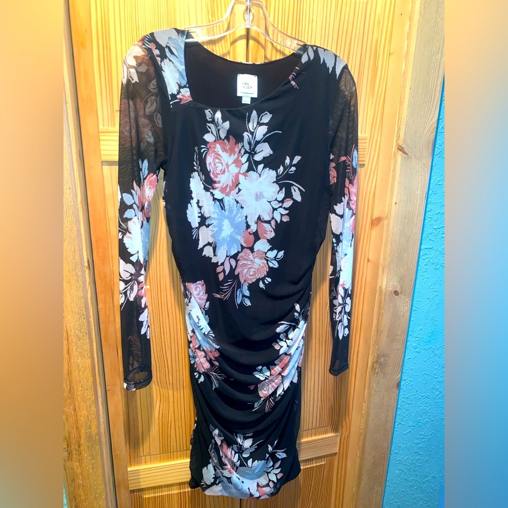 Winter maternity dress, size 4-6, size small. Only worn once.